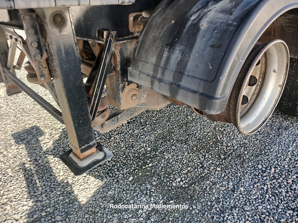 Carreta SEMI-REBOQUE BASCULANTE Rosseti ANO 2023 1 Eixo de Rodocatarina Implementos LTDA na Santa Catarina