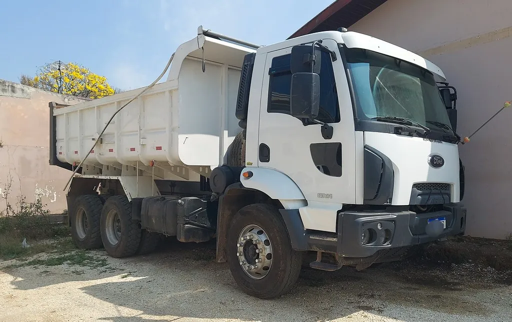 Caminhão FORD CARGO 2629 Caçamba Basculante ANO 2015 de Cristhian Caminhões no Paraná