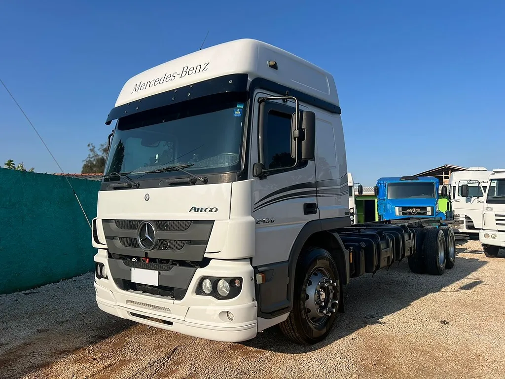 Caminhão MERCEDES BENZ MB 2430 Chassis ANO 2018 de Cristhian Caminhões no Paraná