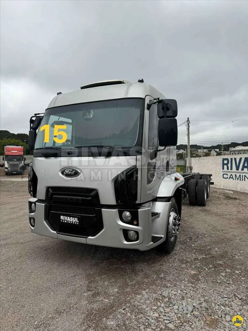 Caminhão FORD CARGO 2429 Chassis ANO 2015 de Rivasul Caminhões no Paraná