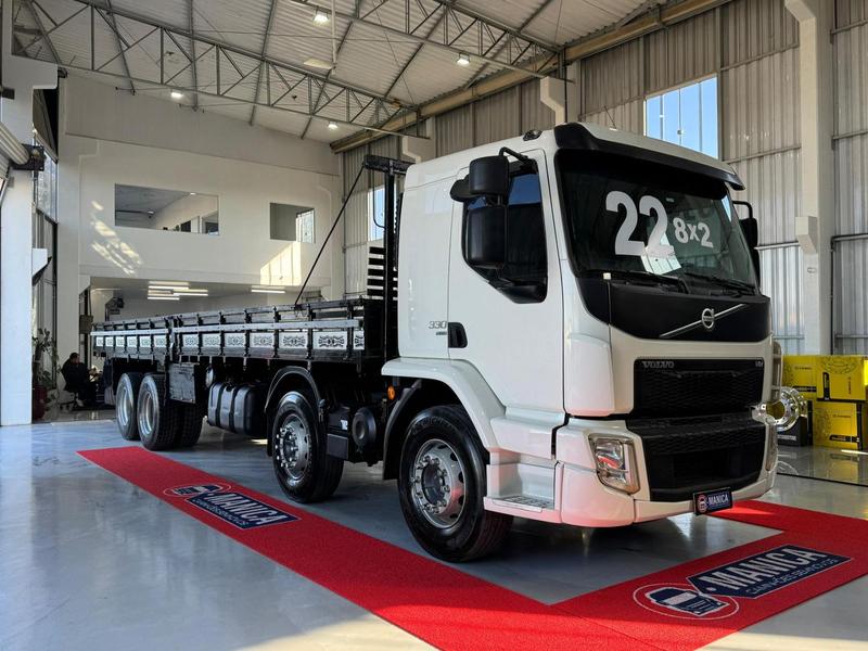 Caminhão VOLVO VM 330 Carroceria ANO 2022 de Manica Caminhões no Paraná