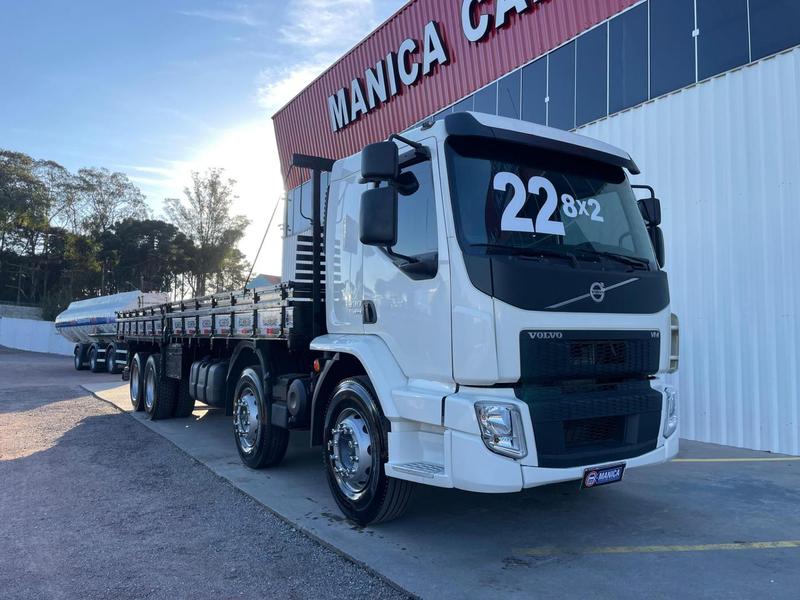 Caminhão VOLVO VM 330 Carroceria ANO 2022 de Manica Caminhões no Paraná