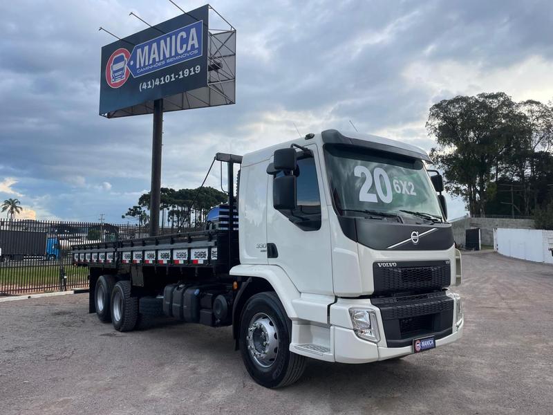 Caminhão VOLVO VM 330 Carroceria ANO 2020 de Manica Caminhões no Paraná