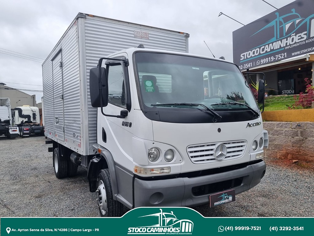 Caminhão MERCEDES BENZ MB 915 Baú Furgão ANO 2011 de Stoco Caminhões no Paraná