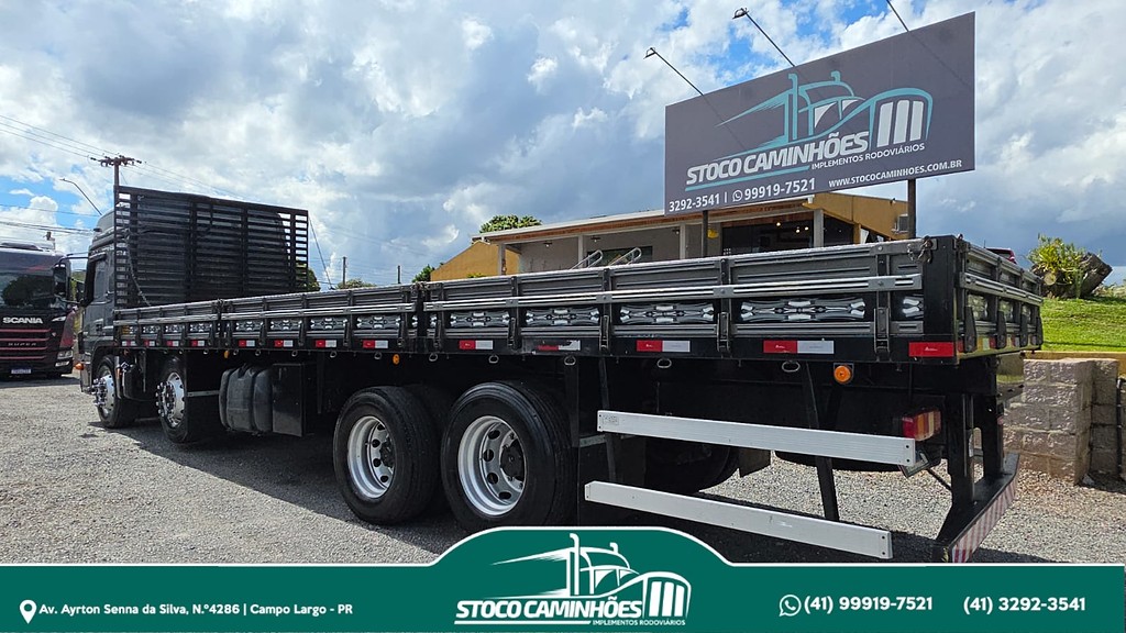 Caminhão MERCEDES BENZ MB 3030 Grade Baixa ANO 2017 de Stoco Caminhões no Paraná