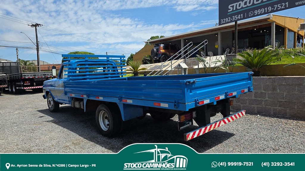 Caminhão FORD F-4000 Carroceria ANO 1977 de Stoco Caminhões no Paraná