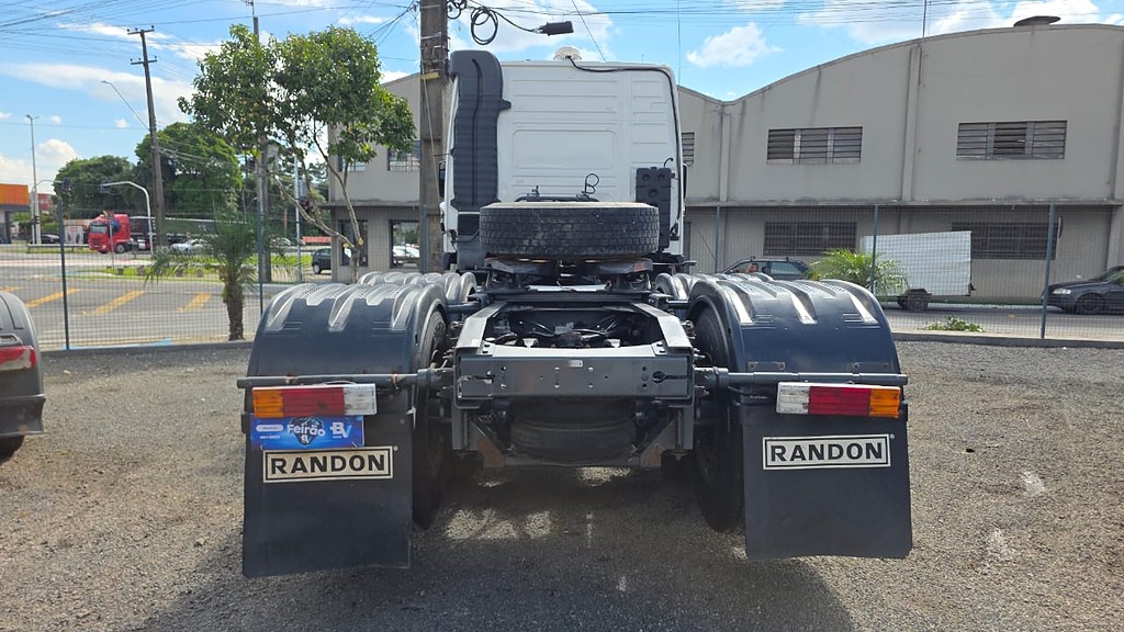 Caminhão VOLVO FM 370 Cavalo Mecânico ANO 2014 de Stoco Caminhões no Paraná