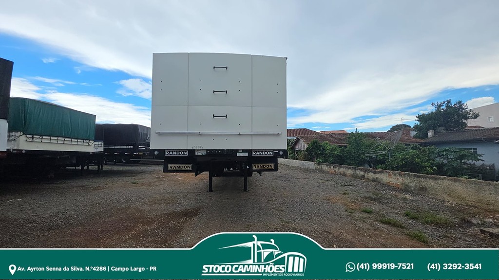 Carreta SEMI-REBOQUE GRANELEIRO Randon ANO 2016 3 Eixos de Stoco Caminhões no Paraná