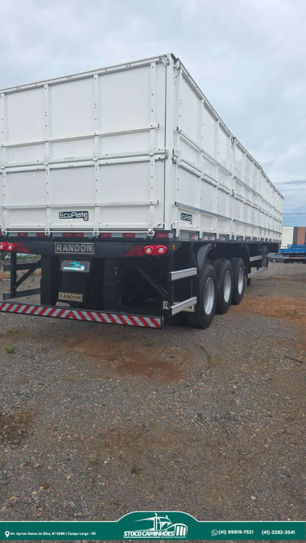 Carreta SEMI-REBOQUE GRANELEIRO Randon ANO 2016 3 Eixos de Stoco Caminhões no Paraná