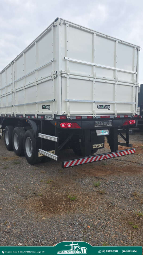 Carreta SEMI-REBOQUE GRANELEIRO Randon ANO 2016 3 Eixos de Stoco Caminhões no Paraná