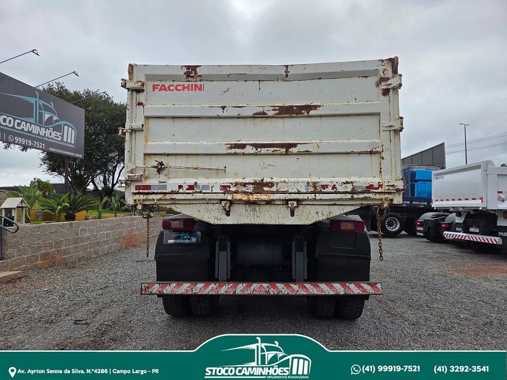 Caminhão VOLVO VM 260 Caçamba Basculante ANO 2011 de Stoco Caminhões no Paraná