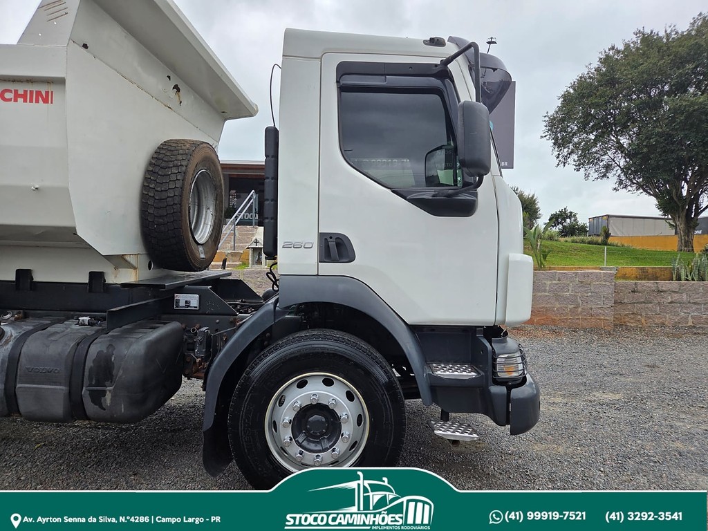 Caminhão VOLVO VM 260 Caçamba Basculante ANO 2011 de Stoco Caminhões no Paraná