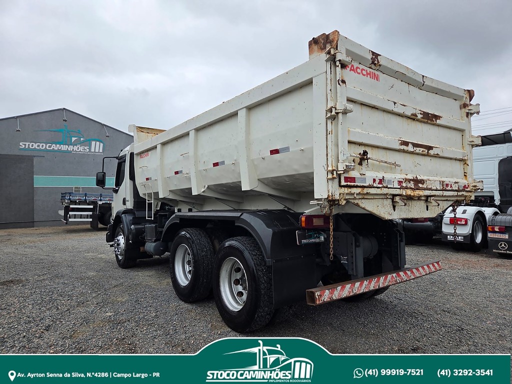 Caminhão VOLVO VM 260 Caçamba Basculante ANO 2011 de Stoco Caminhões no Paraná