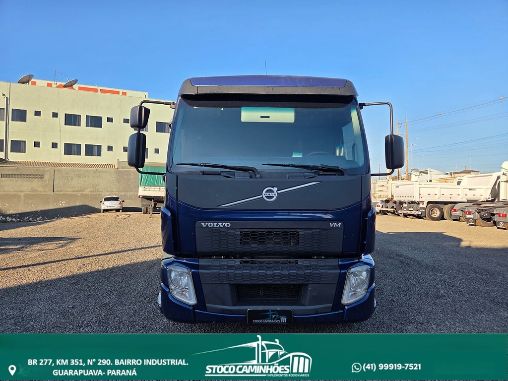 Caminhão VOLVO VM 330 Grade Baixa ANO 2022 de Stoco Caminhões no Paraná