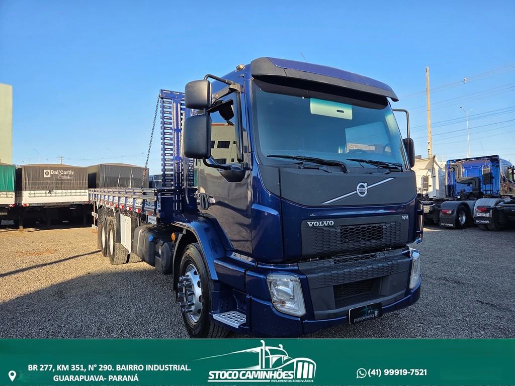 Caminhão VOLVO VM 330 Grade Baixa ANO 2022 de Stoco Caminhões no Paraná