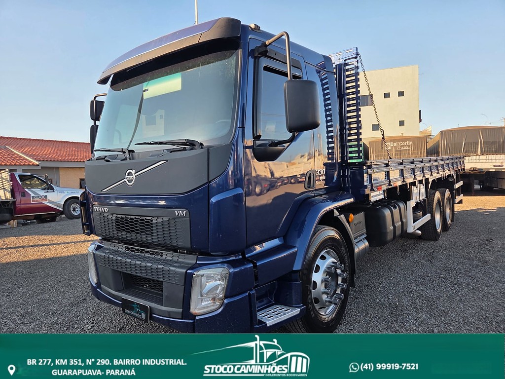 Caminhão VOLVO VM 330 Grade Baixa ANO 2022 de Stoco Caminhões no Paraná