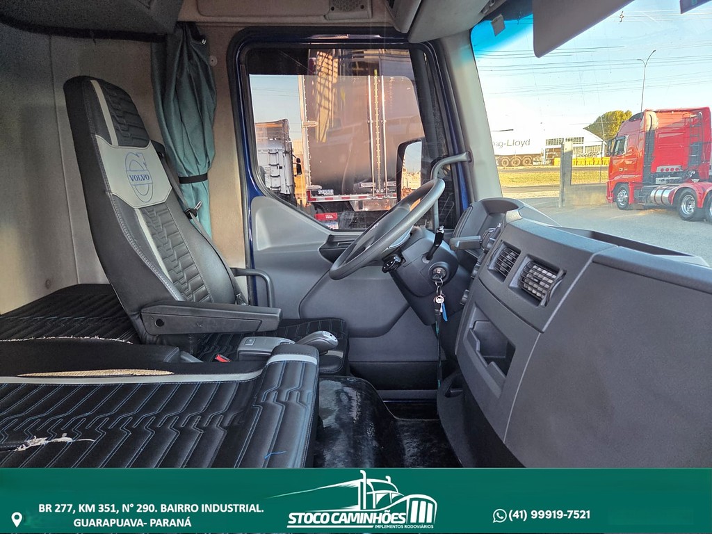 Caminhão VOLVO VM 330 Grade Baixa ANO 2022 de Stoco Caminhões no Paraná
