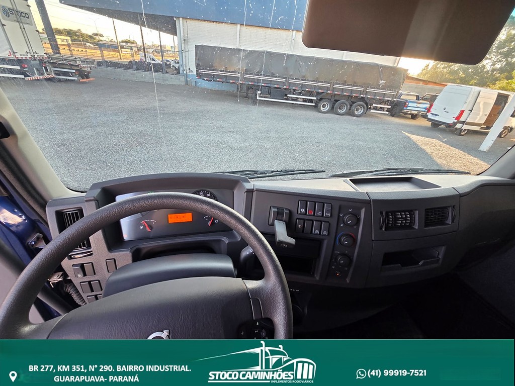 Caminhão VOLVO VM 330 Grade Baixa ANO 2022 de Stoco Caminhões no Paraná