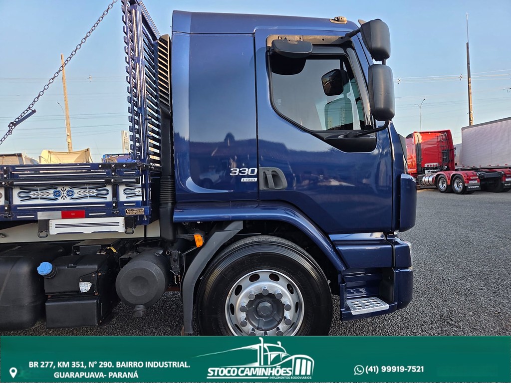 Caminhão VOLVO VM 330 Grade Baixa ANO 2022 de Stoco Caminhões no Paraná