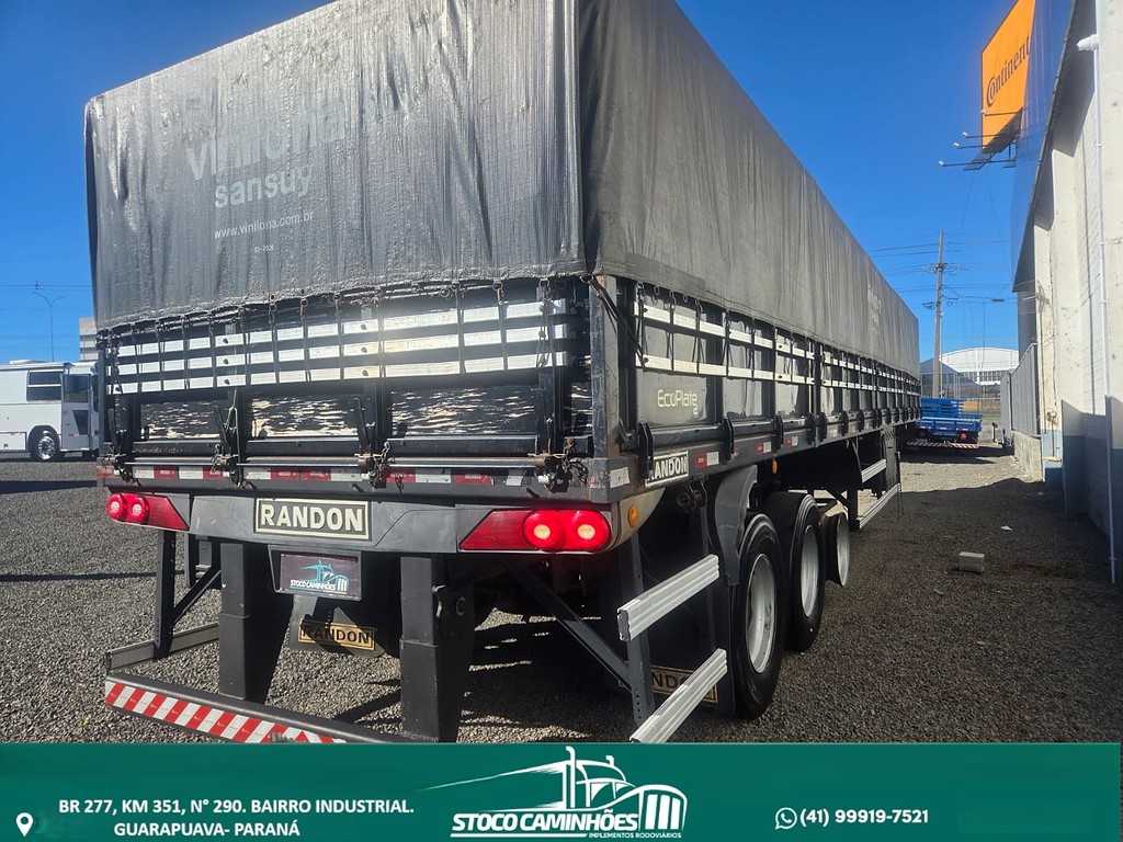 Carreta SEMI-REBOQUE GRANELEIRO Randon ANO 2016 3 Eixos de Stoco Caminhões no Paraná