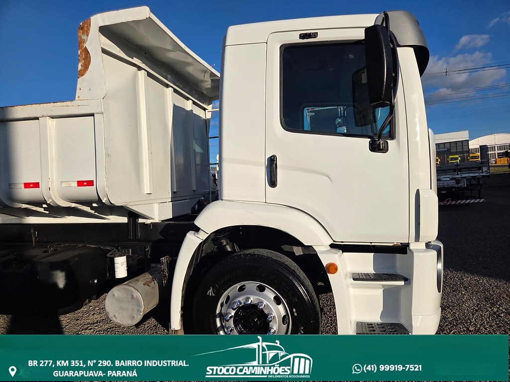 Caminhão VOLKSWAGEN VW 17280 Caçamba Basculante ANO 2014 de Stoco Caminhões no Paraná