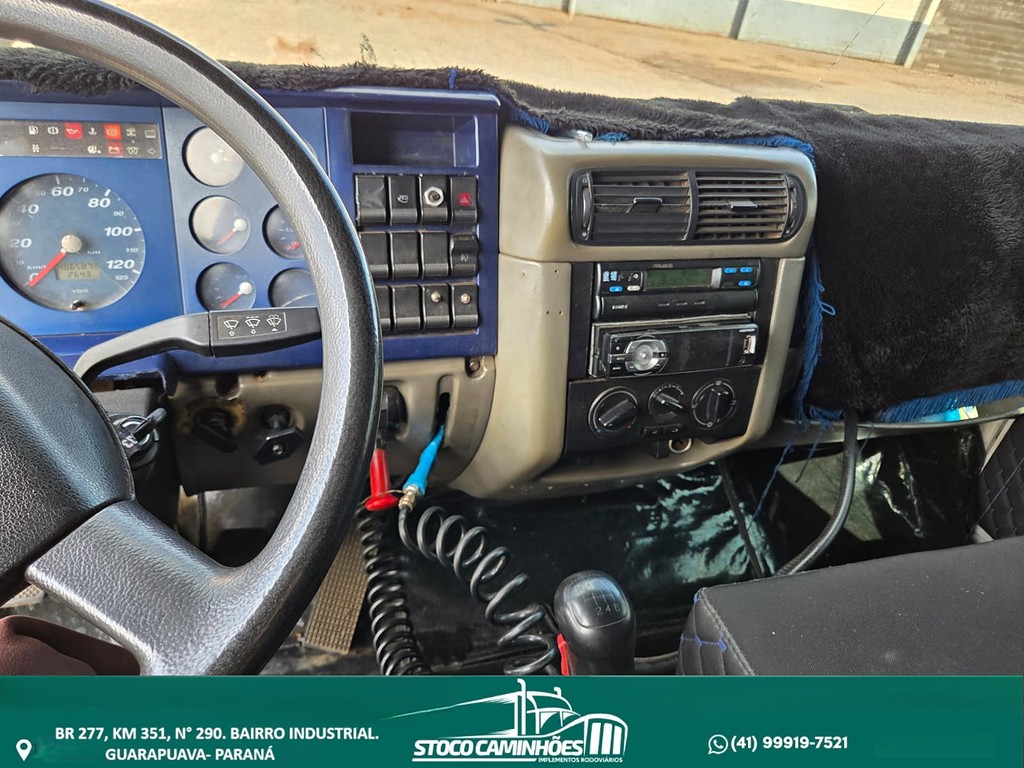 Caminhão VOLKSWAGEN VW 17220 Baú Sider ANO 2002 de Stoco Caminhões no Paraná