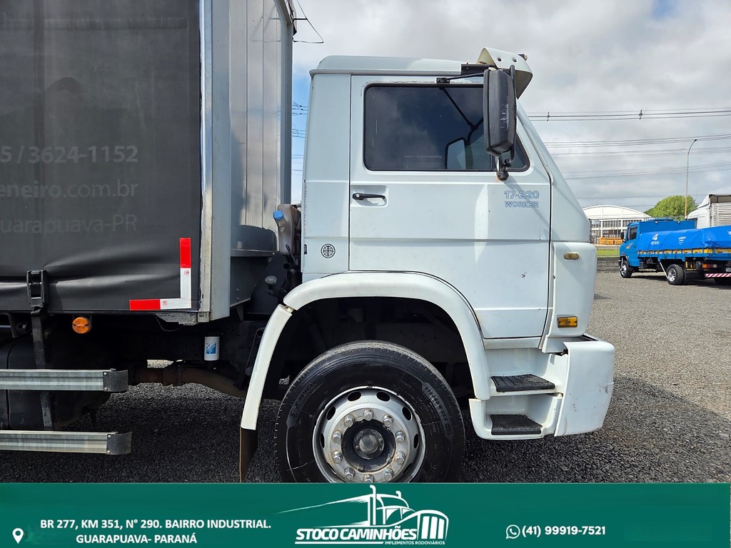 Caminhão VOLKSWAGEN VW 17220 Baú Sider ANO 2002 de Stoco Caminhões no Paraná