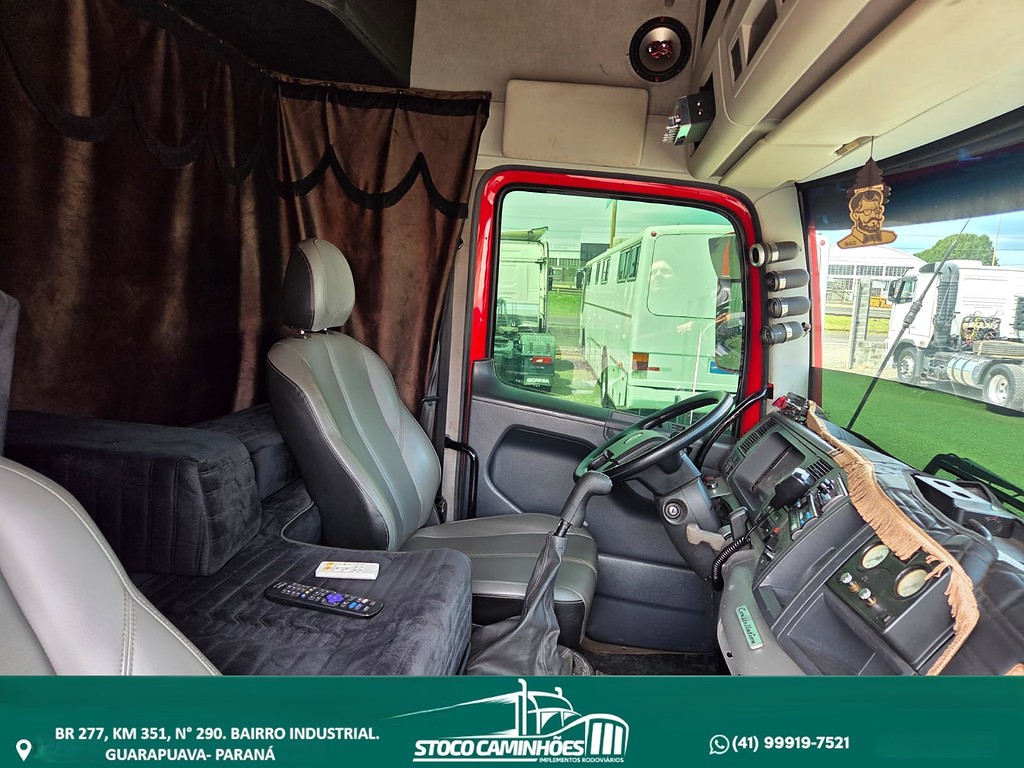 Caminhão VOLKSWAGEN VW 25420 Plataforma Guincho ANO 2014 de Stoco Caminhões no Paraná