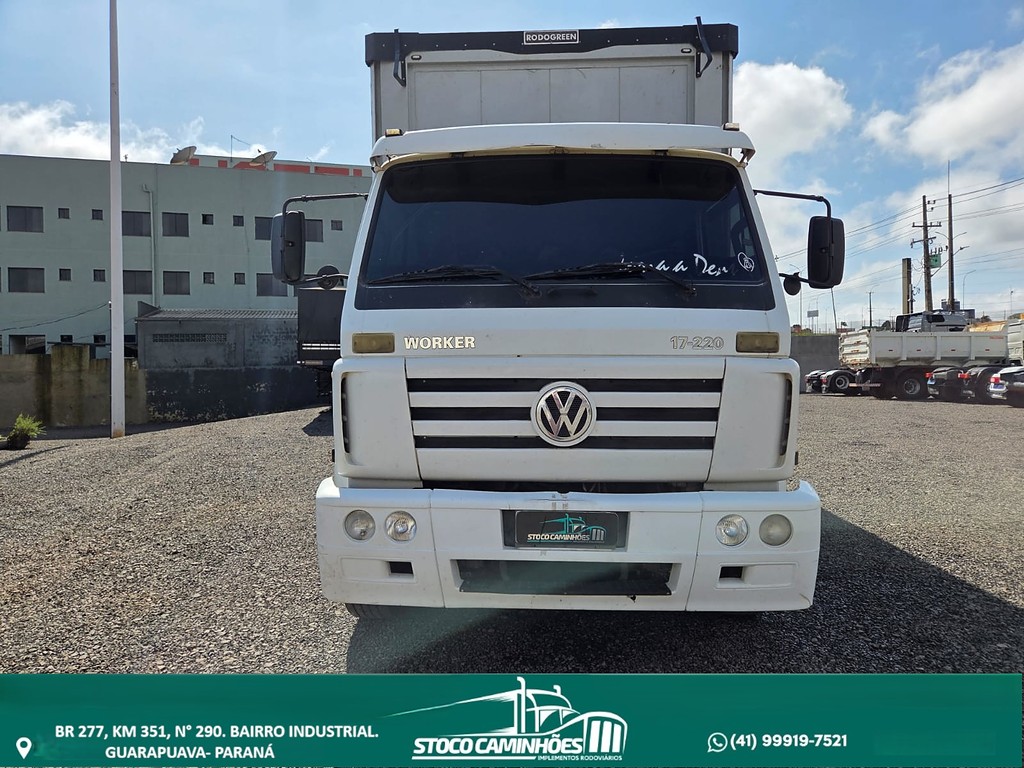 Caminhão VOLKSWAGEN VW 17220 Baú Sider ANO 2002 de Stoco Caminhões no Paraná
