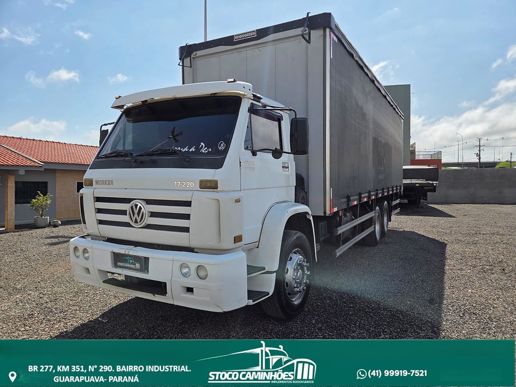 Caminhão VOLKSWAGEN VW 17220 Baú Sider ANO 2002 de Stoco Caminhões no Paraná