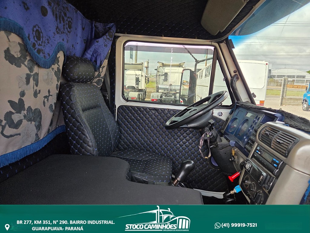 Caminhão VOLKSWAGEN VW 17220 Baú Sider ANO 2002 de Stoco Caminhões no Paraná