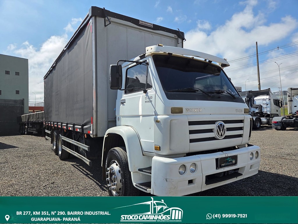 Caminhão VOLKSWAGEN VW 17220 Baú Sider ANO 2002 de Stoco Caminhões no Paraná
