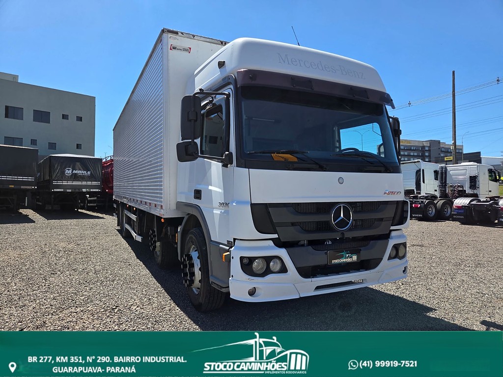 Caminhão MERCEDES BENZ MB 3030 Baú Furgão ANO 2022 de Stoco Caminhões no Paraná