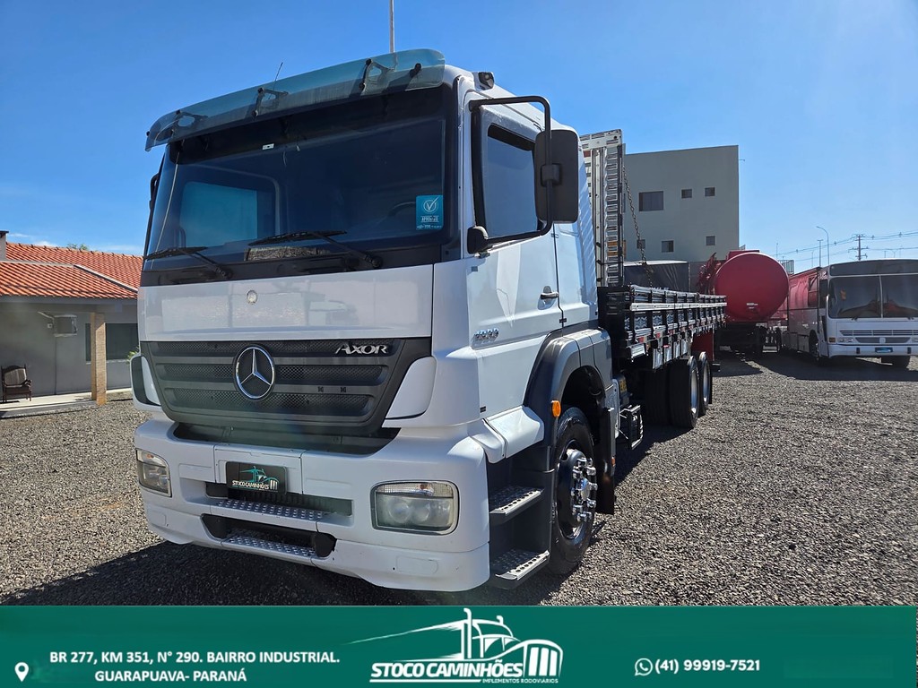 Caminhão MERCEDES BENZ MB 1933 Grade Baixa ANO 2010 de Stoco Caminhões no Paraná