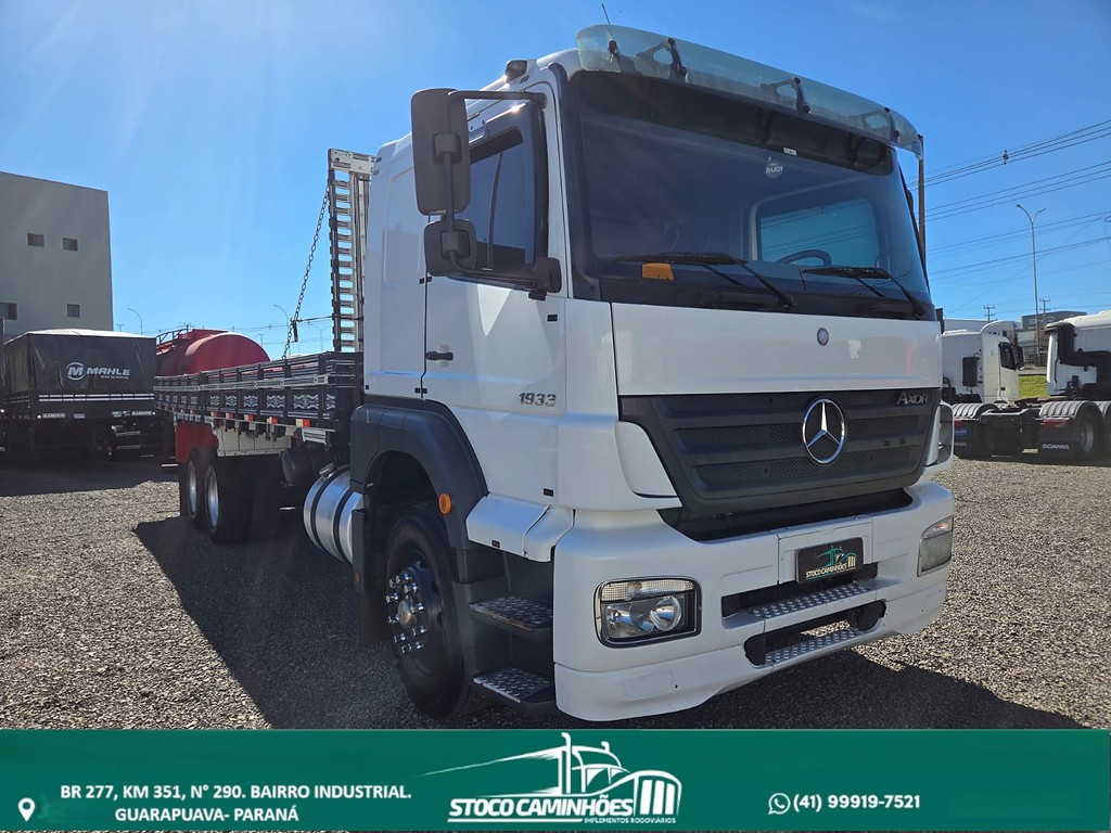 Caminhão MERCEDES BENZ MB 1933 Grade Baixa ANO 2010 de Stoco Caminhões no Paraná