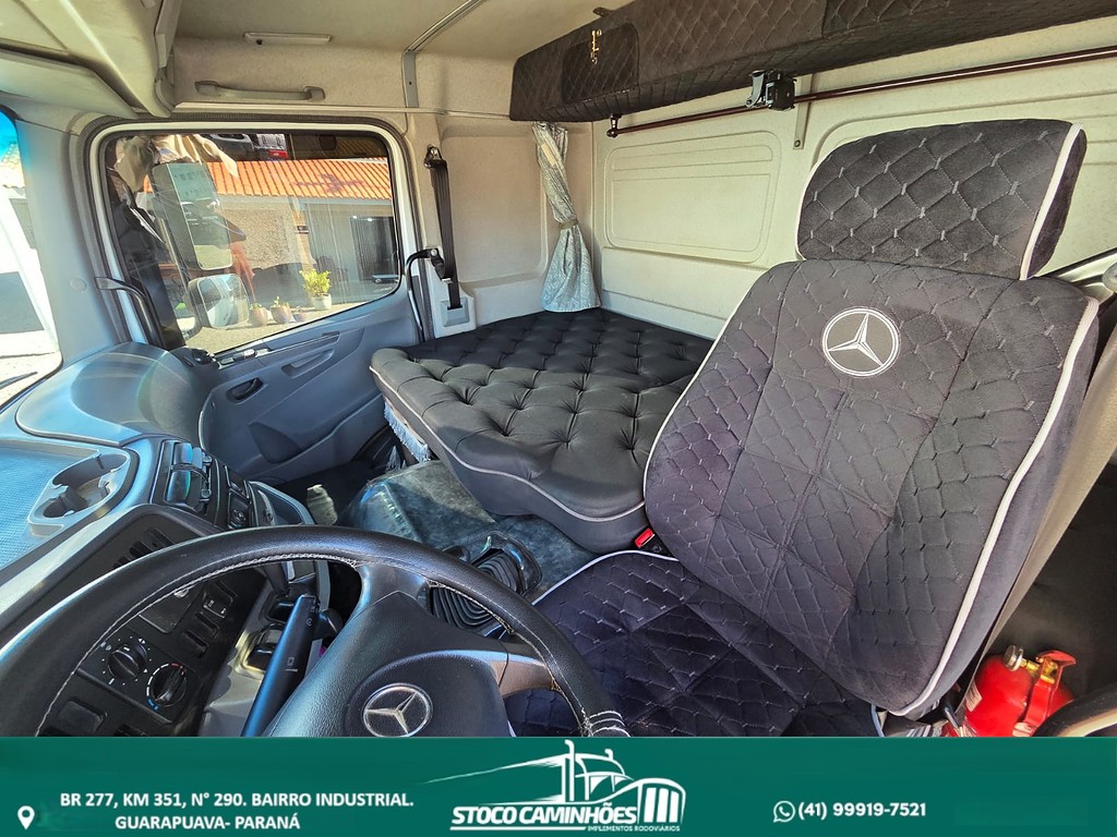 Caminhão MERCEDES BENZ MB 1933 Grade Baixa ANO 2010 de Stoco Caminhões no Paraná