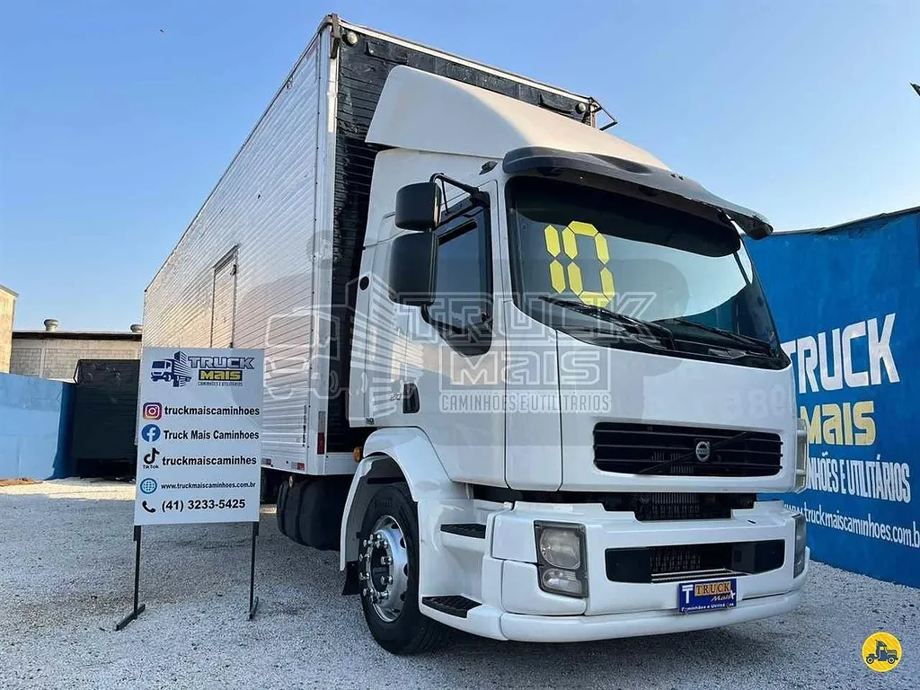 Caminhão VOLVO VM 210 Baú Furgão ANO 2010 de Truck Mais Caminhões no Paraná