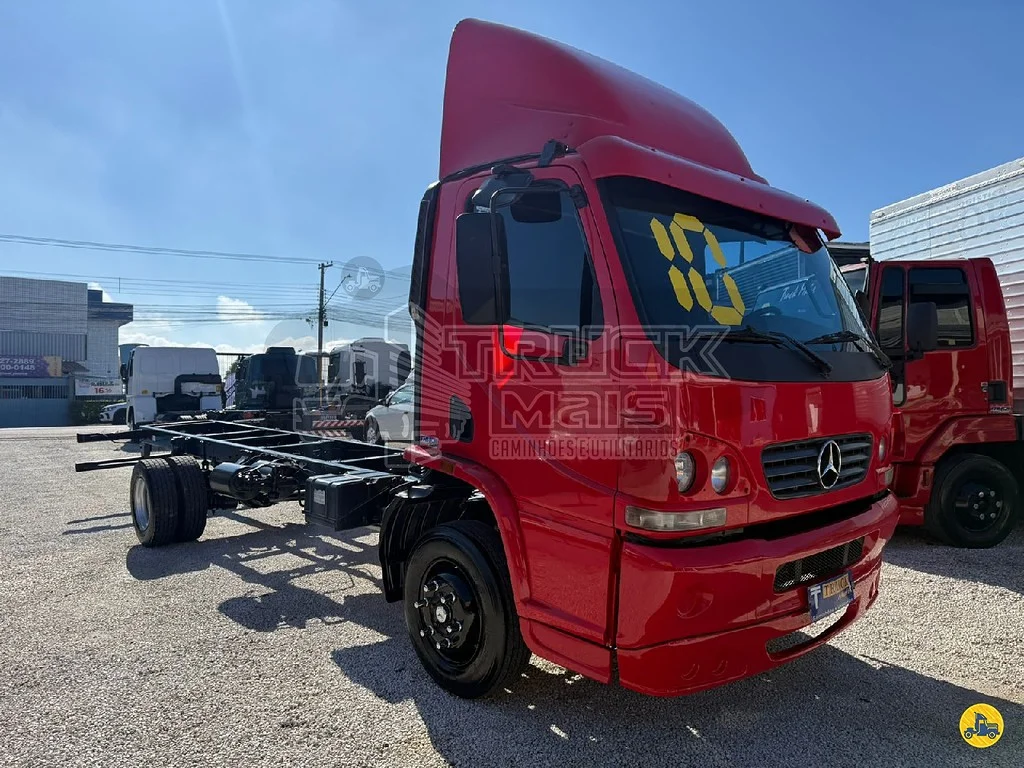 Caminhão MERCEDES BENZ MB 915 Chassis ANO 2010 de Truck Mais Caminhões no Paraná