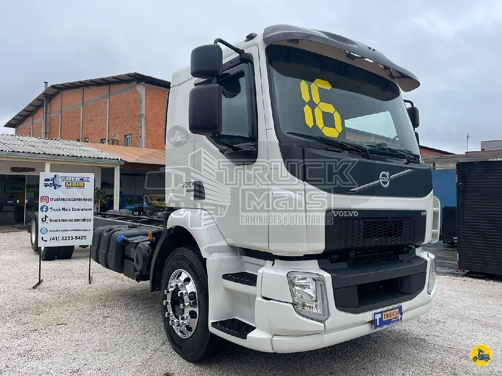 Caminhão VOLVO VM 270 Chassis ANO 2016 de Truck Mais Caminhões no Paraná
