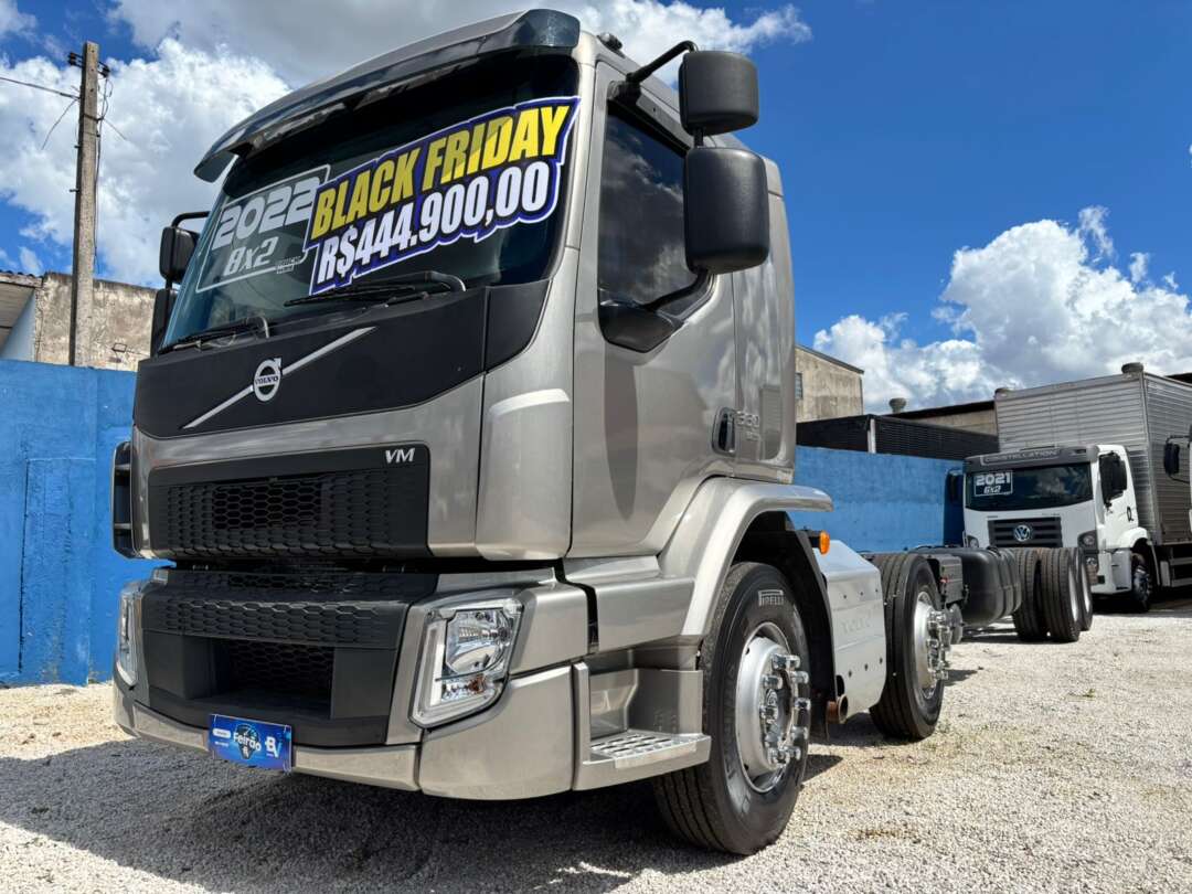 Caminhão VOLVO VM 330 Baú Furgão ANO 2022 de Truck Mais Caminhões no Paraná