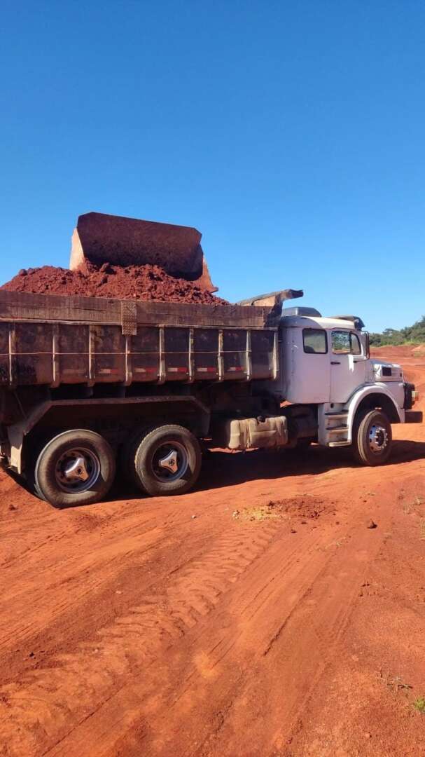 Caminhão MERCEDES BENZ MB 1933 Caçamba Basculante ANO 1987 de Pátio 43 no Paraná