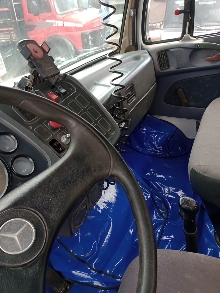 Caminhão MERCEDES BENZ MB 1620 Caçamba Basculante ANO 2003 de Pátio 43 no Paraná