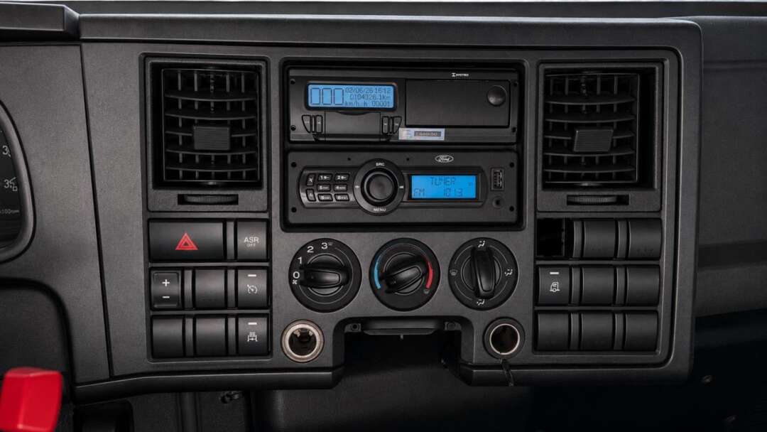 Caminhão FORD CARGO 816 Chassis ANO 2015 de Pátio 43 no Paraná