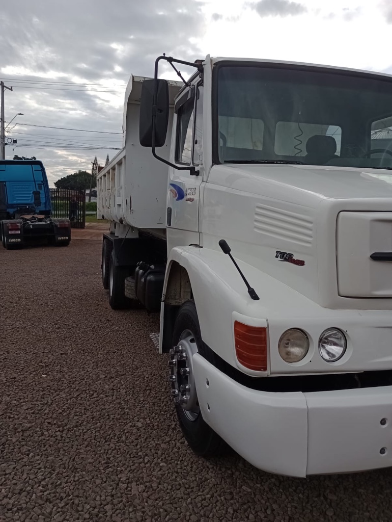 Caminhão MERCEDES BENZ MB 1620 Caçamba Basculante ANO 2003 de Pátio 43 no Paraná