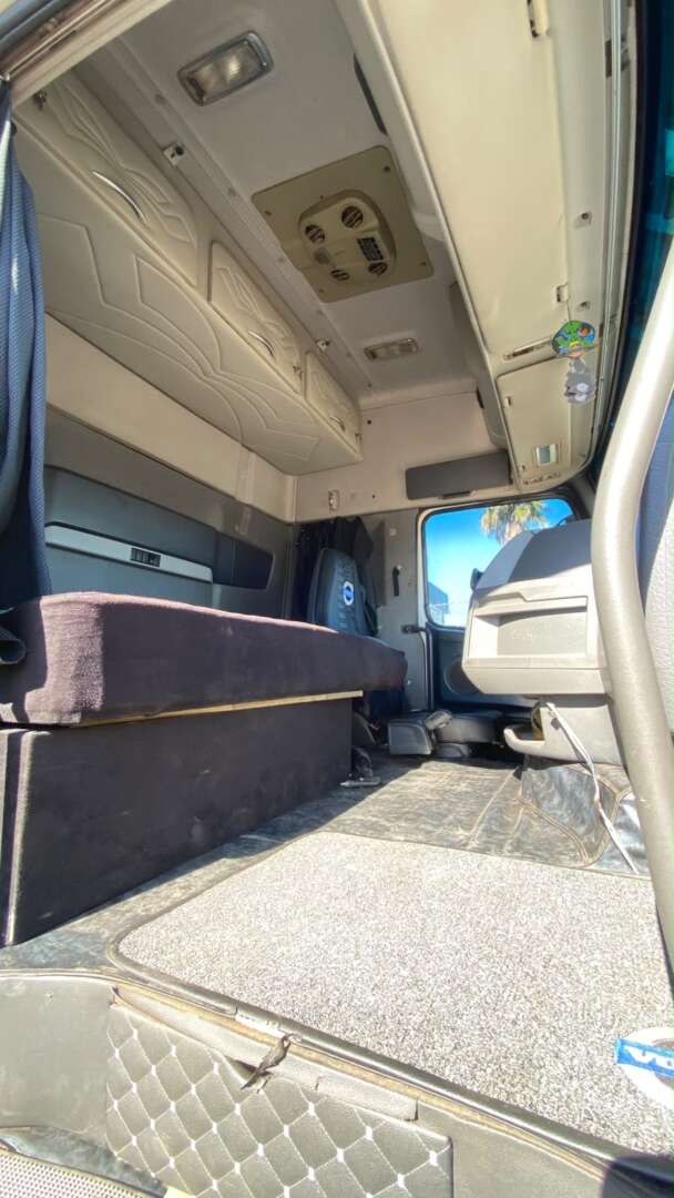 Caminhão VOLVO FH 460 Cavalo Mecânico ANO 2014 de Pátio 43 no Paraná