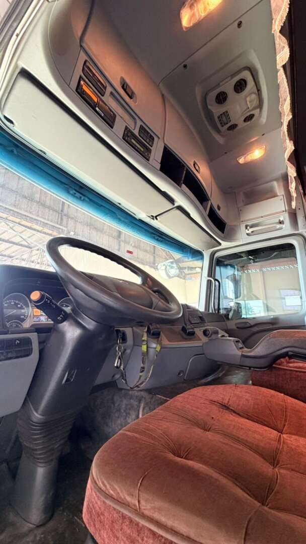 Caminhão MERCEDES BENZ MB 2546 Cavalo Mecânico ANO 2020 de Pátio 43 no Paraná