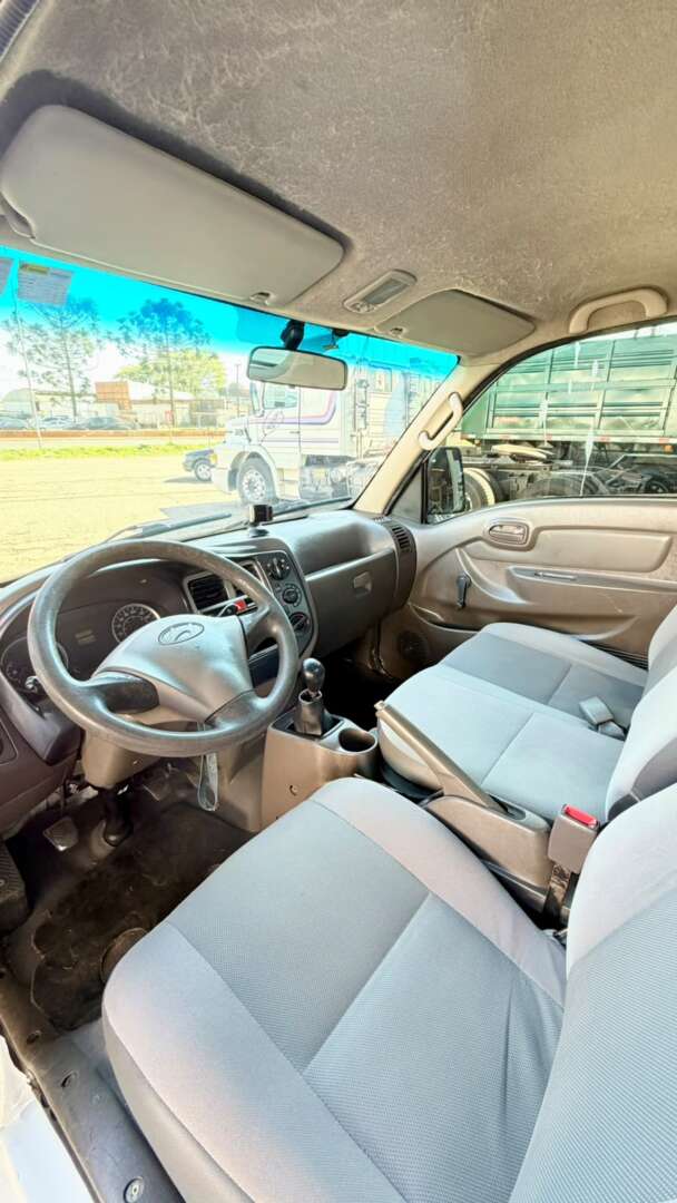 Caminhão HYUNDAI HR Baú Furgão ANO 2009 de Pátio 43 no Paraná