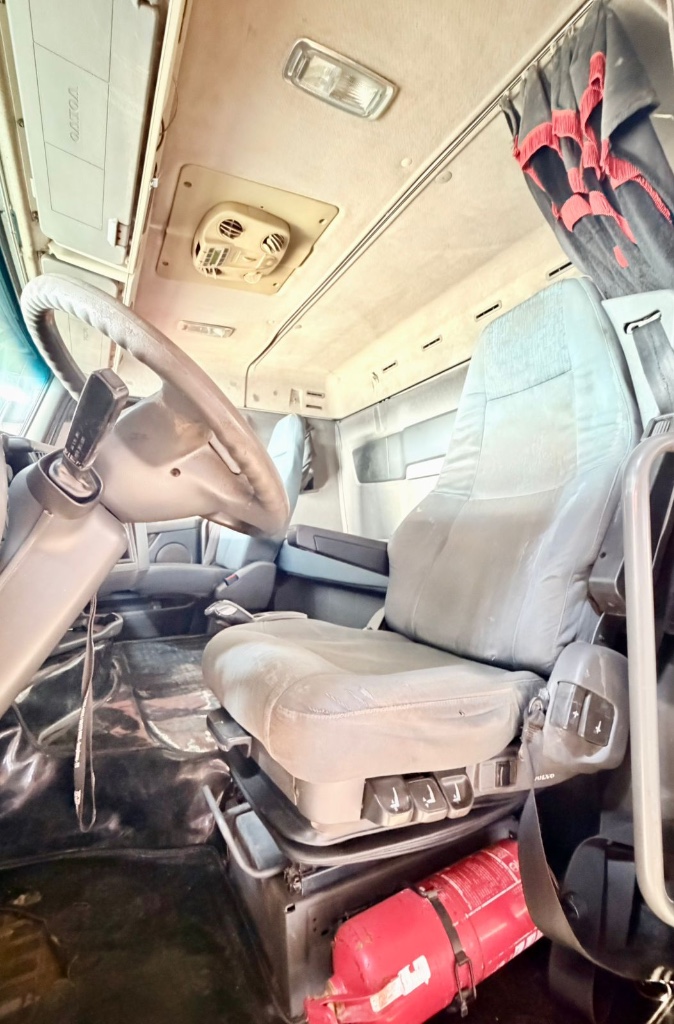 Caminhão VOLVO FH 440 Cavalo Mecânico ANO 2011 de Pátio 43 no Paraná