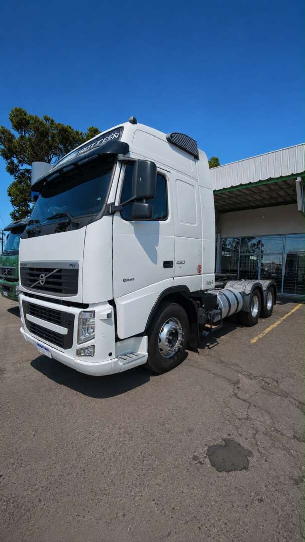 Caminhão VOLVO FH 460 Cavalo Mecânico ANO 2014 de Pátio 43 no Paraná