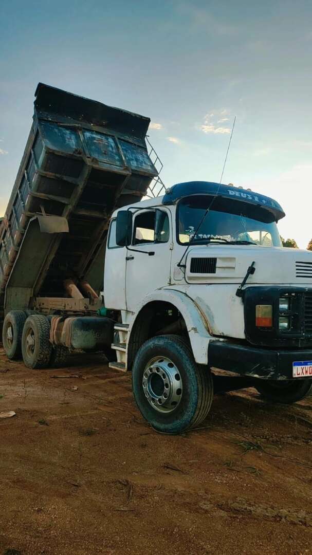 Caminhão MERCEDES BENZ MB 1933 Caçamba Basculante ANO 1987 de Pátio 43 no Paraná